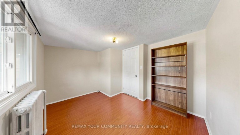 73 ROBINSON AVENUE, Toronto (Oakridge), Ontario, M1L3S9