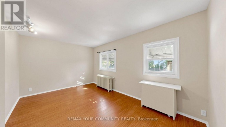73 ROBINSON AVENUE, Toronto (Oakridge), Ontario, M1L3S9