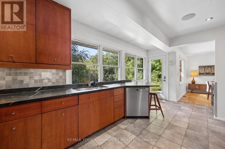 238 MILL STREET, Richmond Hill (Mill Pond), Ontario, L4C4B3