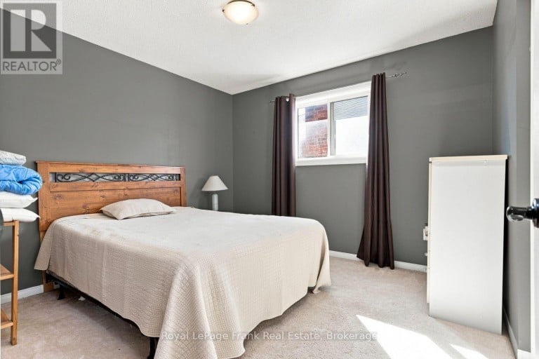 39 MCIVOR STREET, Whitby (Rolling Acres), Ontario, L1R2L7