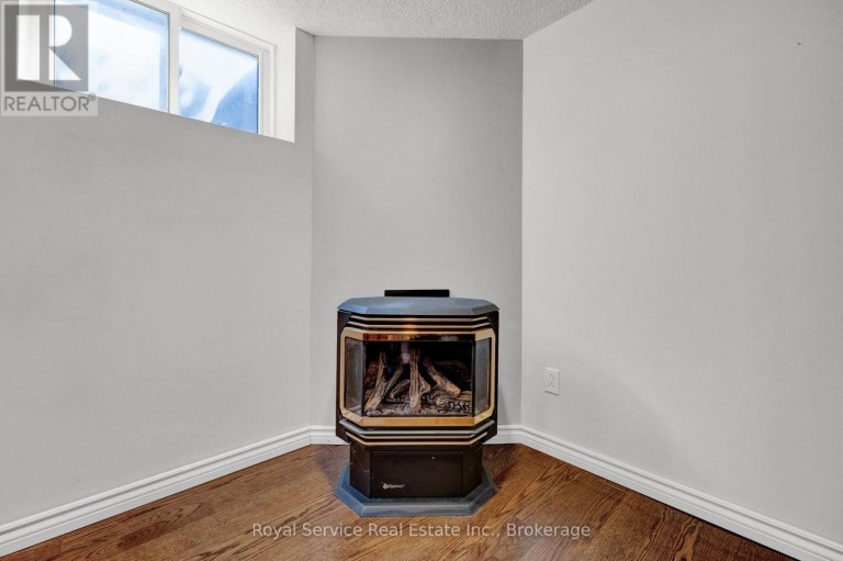 801 KING STREET, Whitby (Downtown Whitby), Ontario, L1N5A3