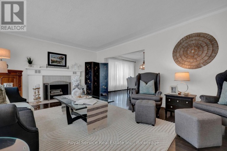 801 KING STREET, Whitby (Downtown Whitby), Ontario, L1N5A3