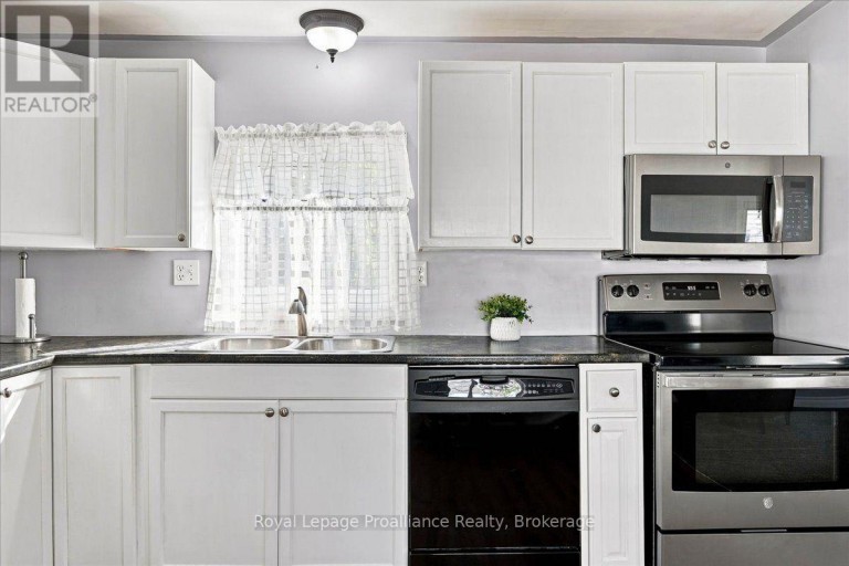 10 NIGHTINGALE LANE, Quinte West (Sidney Ward), Ontario, K8N4Z3