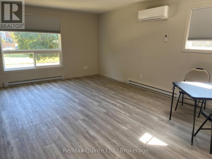 3 - 2 VILLAGE DRIVE, Belleville (Belleville Ward), Ontario, K8P4J8