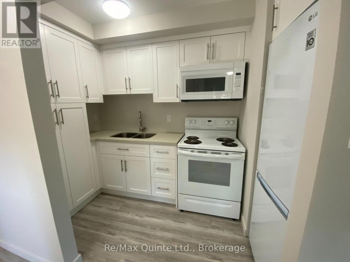 3 - 2 VILLAGE DRIVE, Belleville (Belleville Ward), Ontario, K8P4J8