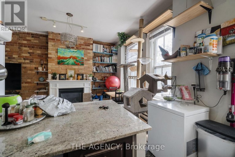 31 ROSE AVENUE, Toronto (Cabbagetown-South St. James Town), Ontario, M4X1N7