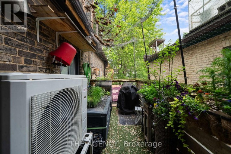 31 ROSE AVENUE, Toronto (Cabbagetown-South St. James Town), Ontario, M4X1N7