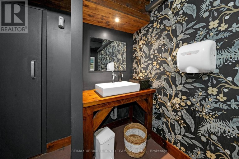 162 DANFORTH AVENUE, Toronto (North Riverdale), Ontario, M4K1N2