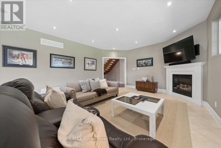 26 HANOVER COURT, Whitby (Lynde Creek), Ontario, L1N7J2