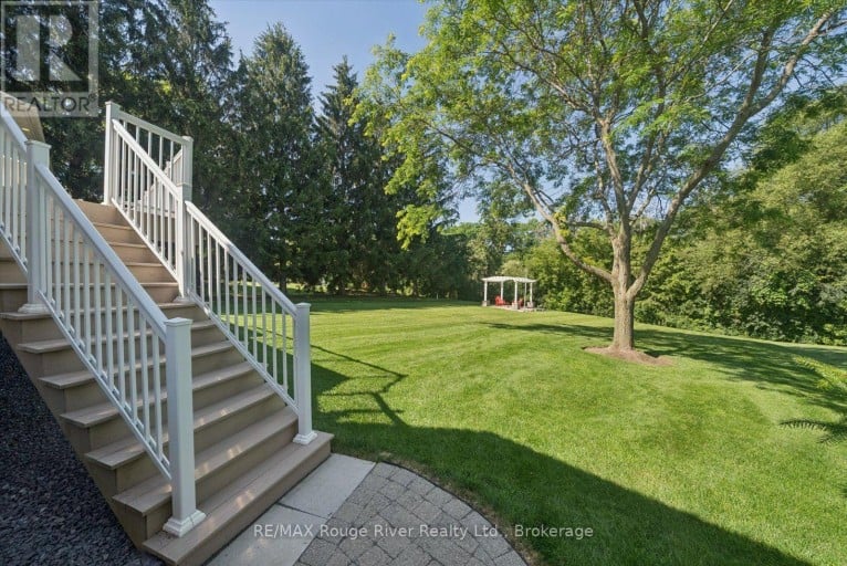 26 HANOVER COURT, Whitby (Lynde Creek), Ontario, L1N7J2