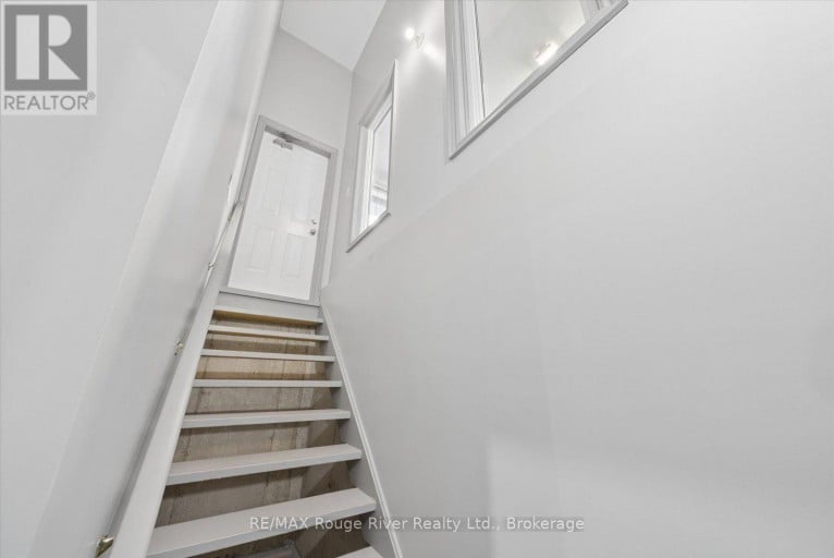 26 HANOVER COURT, Whitby (Lynde Creek), Ontario, L1N7J2
