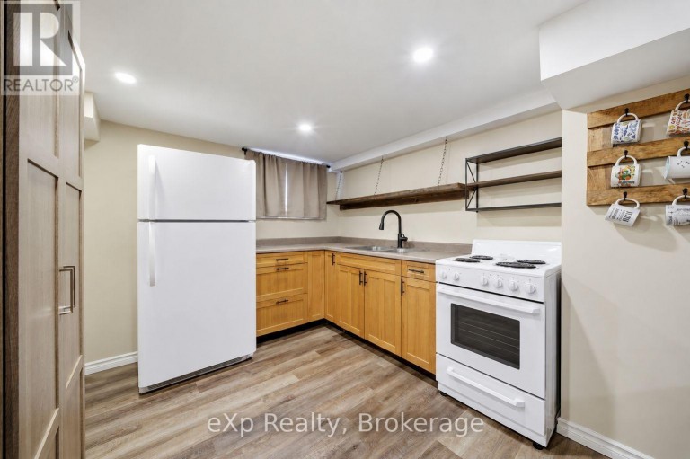 17 BURTON STREET, Belleville (Belleville Ward), Ontario, K8P1E5
