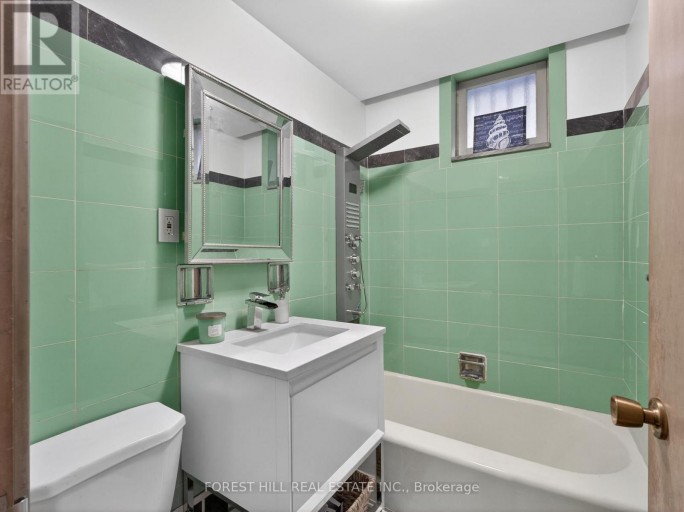3 GLEN RUSH BOULEVARD, Toronto (Bedford Park-Nortown), Ontario, M5N2T2