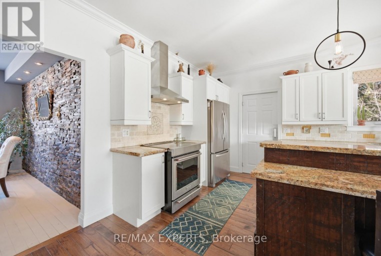 11 BASSWOOD CIRCLE, Oro-Medonte (Shanty Bay), Ontario, L0L2L0