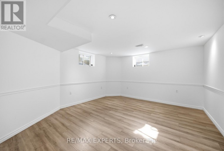 11 BASSWOOD CIRCLE, Oro-Medonte (Shanty Bay), Ontario, L0L2L0