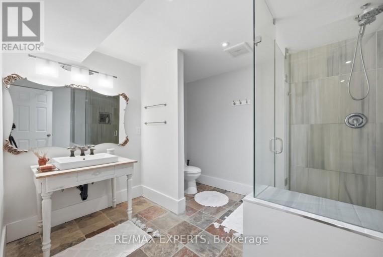 11 BASSWOOD CIRCLE, Oro-Medonte (Shanty Bay), Ontario, L0L2L0