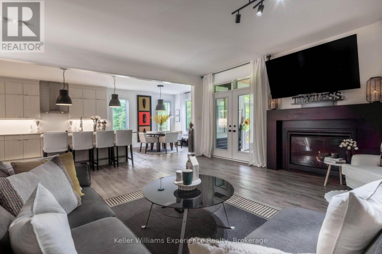 38 DYER CRESCENT, Bracebridge (Macaulay), Ontario, P1L0N4
