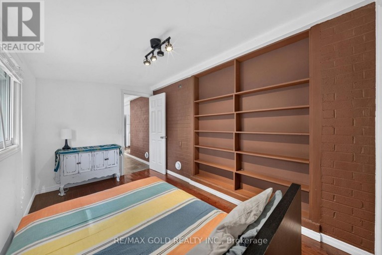 10 JEFFREY STREET, Brampton (Northgate), Ontario, L6S2M9