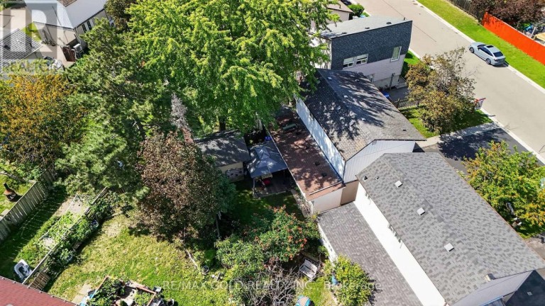 10 JEFFREY STREET, Brampton (Northgate), Ontario, L6S2M9