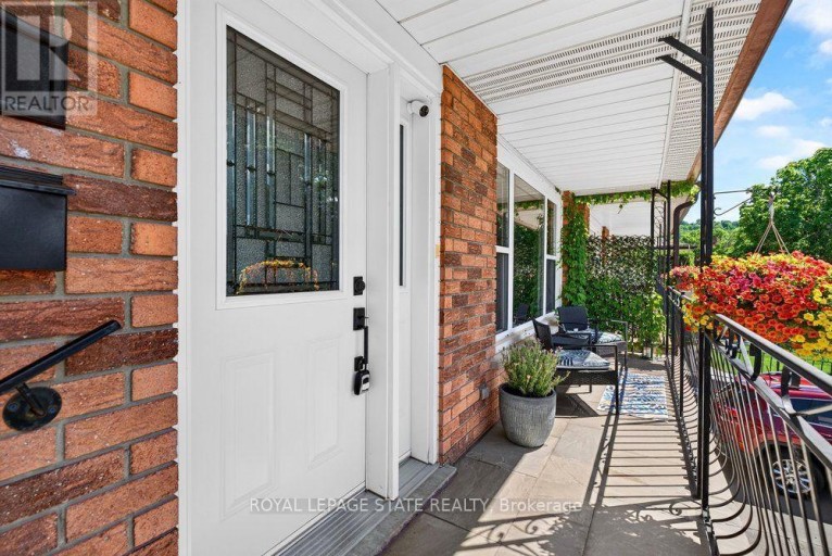 102 BIRCHLAWN DRIVE, Hamilton (Stoney Creek), Ontario, L8G4B7