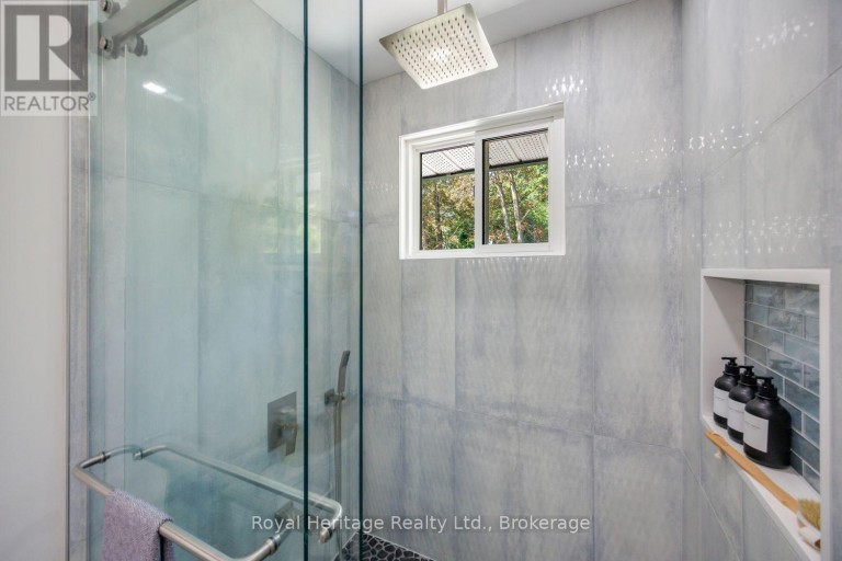 396 JANE AVENUE, Oshawa (Northglen), Ontario, L1J3L4