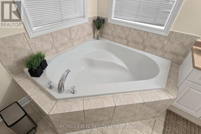8 HAMMERSLY BOULEVARD, Markham (Wismer), Ontario, L6E2A5