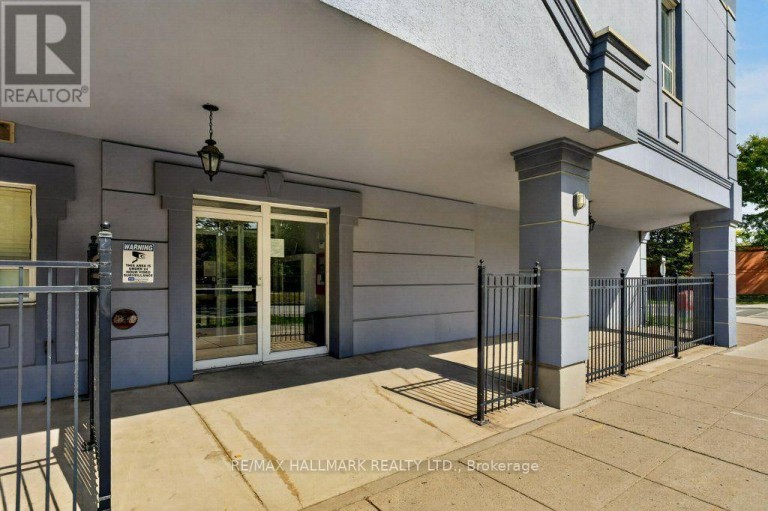 203 - 400 YORK BOULEVARD, Hamilton (Strathcona), Ontario, L8R3M5
