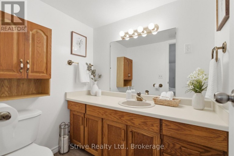 7 ADMIRAL ROAD, Ajax (South East), Ontario, L1S2N8