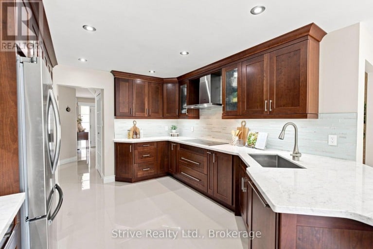 5 CARRIAGE LANE, Clarington (Courtice), Ontario, L1E1J9