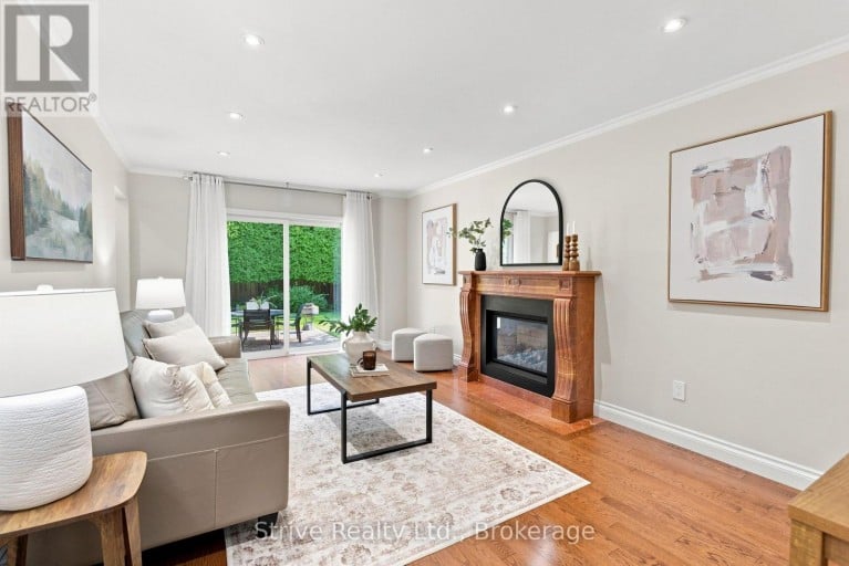 5 CARRIAGE LANE, Clarington (Courtice), Ontario, L1E1J9