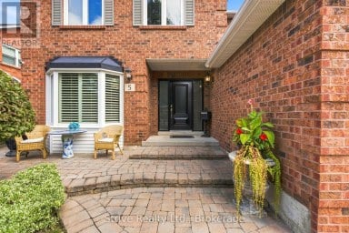 5 CARRIAGE LANE Clarington (Courtice) Ontario photo 2