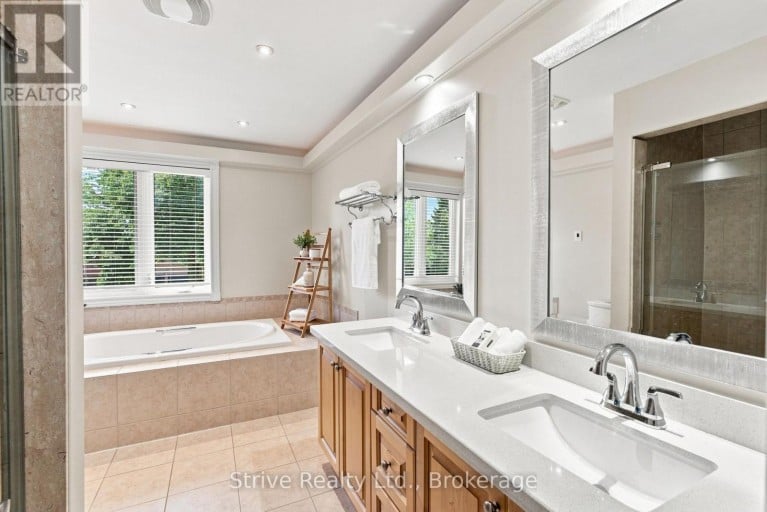 5 CARRIAGE LANE, Clarington (Courtice), Ontario, L1E1J9
