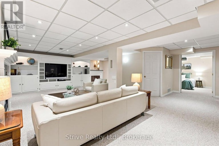 5 CARRIAGE LANE, Clarington (Courtice), Ontario, L1E1J9
