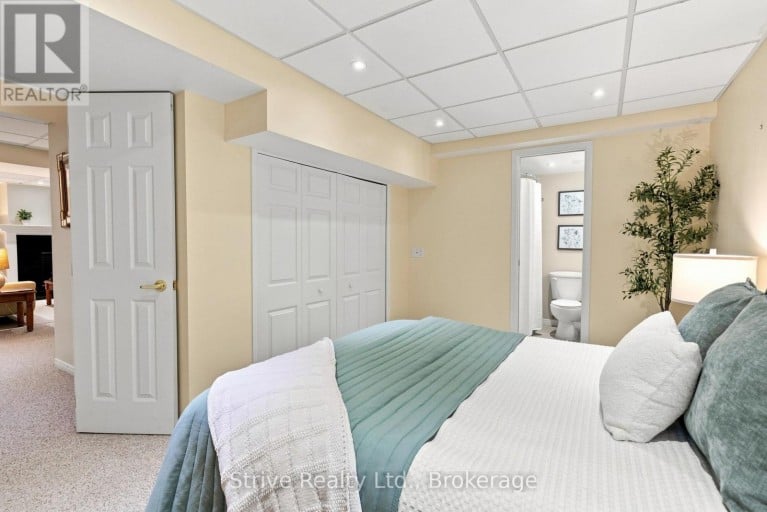 5 CARRIAGE LANE, Clarington (Courtice), Ontario, L1E1J9