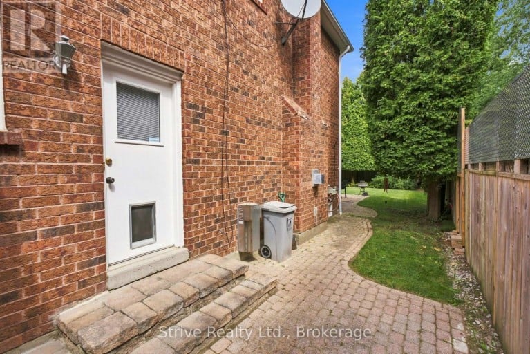 5 CARRIAGE LANE, Clarington (Courtice), Ontario, L1E1J9
