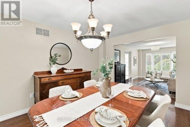 5 CARRIAGE LANE Clarington (Courtice) Ontario photo 9