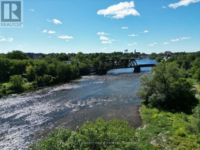 125 COLLEGE STREET E, Belleville (Belleville Ward), Ontario, K8P5A2