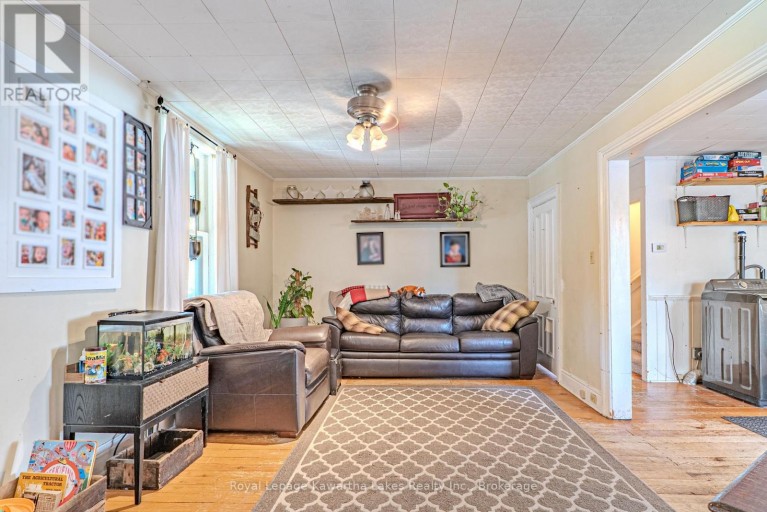 18 MELBOURNE STREET W, Kawartha Lakes (Lindsay), Ontario, K9V2S6