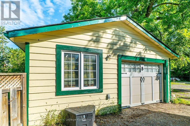 18 MELBOURNE STREET W, Kawartha Lakes (Lindsay), Ontario, K9V2S6