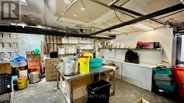 252 CARLTON STREET, Toronto (Cabbagetown-South St. James Town), Ontario, M5A2L3