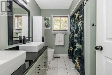 7 COLES COURT Wasaga Beach Ontario photo 24