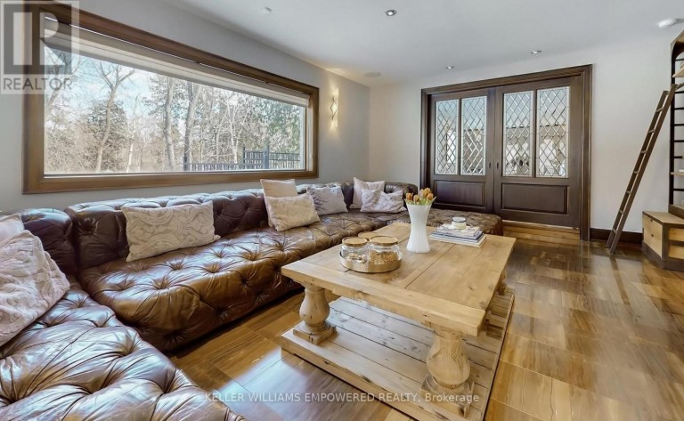 43 WOODLAND ACRES CRESCENT, Vaughan, Ontario, L6A1G1