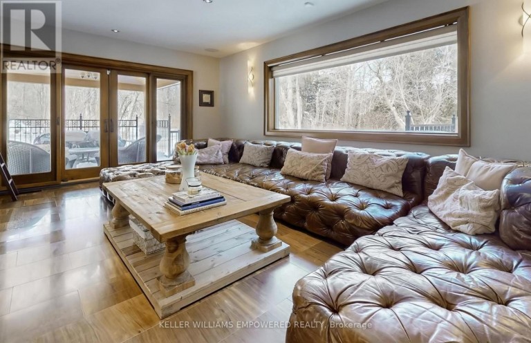 43 WOODLAND ACRES CRESCENT, Vaughan, Ontario, L6A1G1