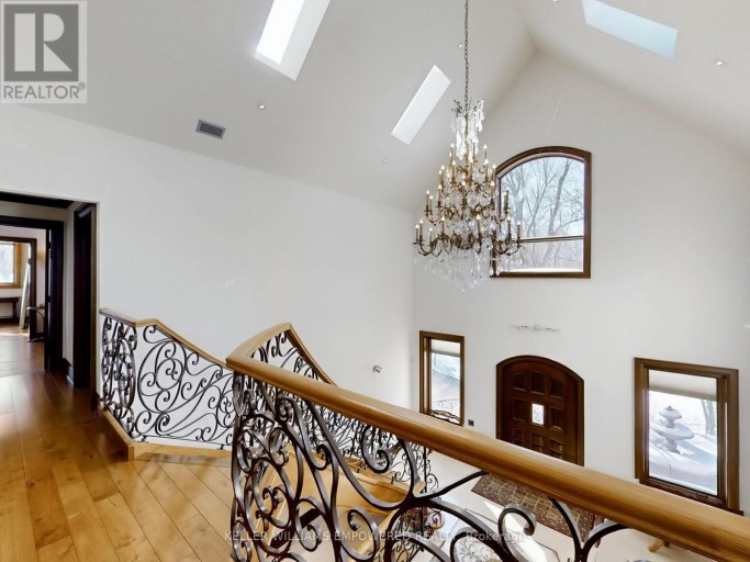 43 WOODLAND ACRES CRESCENT, Vaughan, Ontario, L6A1G1