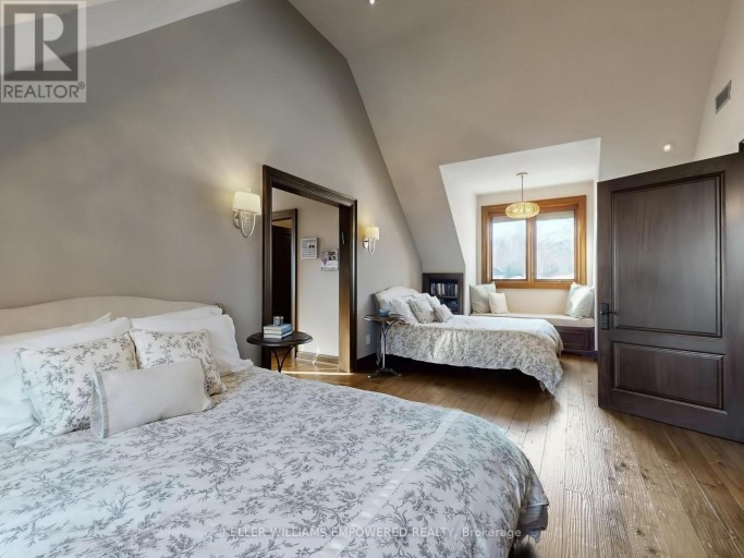 43 WOODLAND ACRES CRESCENT, Vaughan, Ontario, L6A1G1