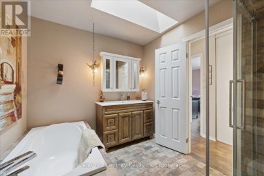 814 LOCHNESS CRESCENT Oshawa (McLaughlin) Ontario photo 24
