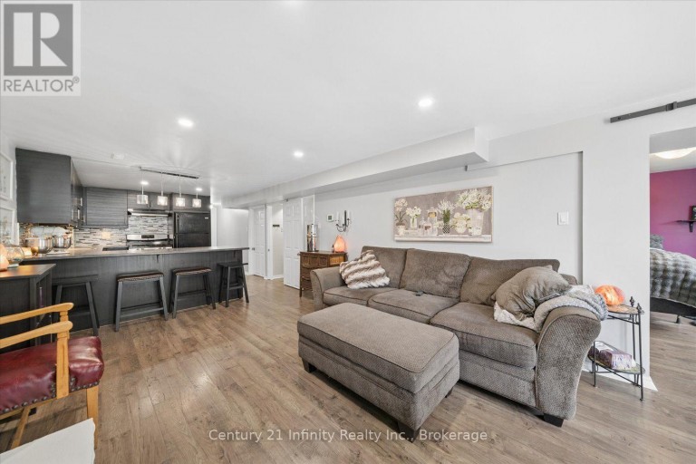 814 LOCHNESS CRESCENT, Oshawa (McLaughlin), Ontario, L1J7P6