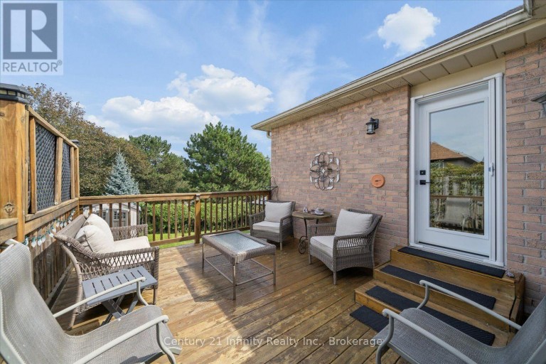 814 LOCHNESS CRESCENT, Oshawa (McLaughlin), Ontario, L1J7P6