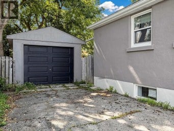 136 CENTRAL PARK BOULEVARD N Oshawa (O'Neill) Ontario photo 2