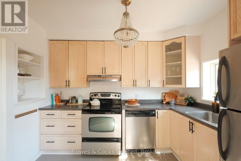 599 GILMOUR STREET, Peterborough (Town Ward 3), Ontario, K9H2K3